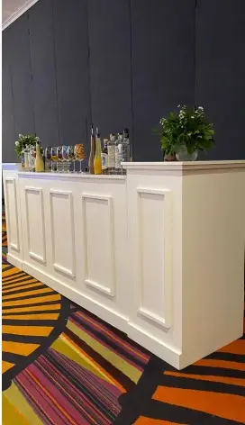 Barra móvil de mixología Krystal Mixology Bar en un evento en El Salvador 2