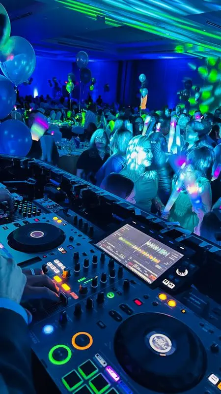 DJ, Animación & Protocolo de Memories Sound Live en un evento en El Salvador 4